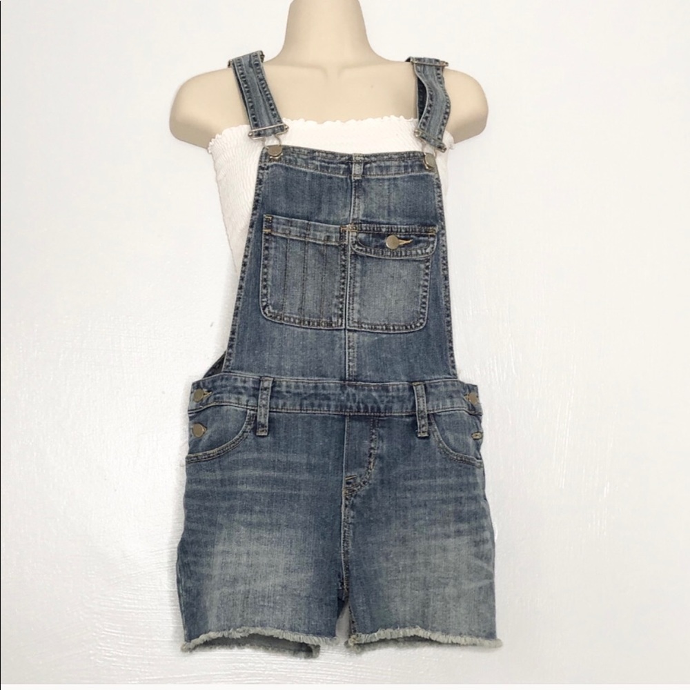 ⭐️4/$25 Mossimo frayed denim overall shorts XS